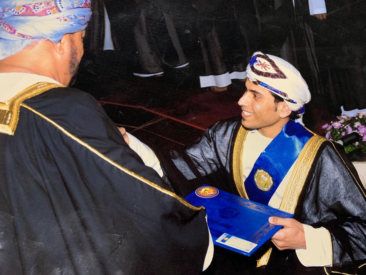 قصة خميس المسعودي الذي ح ق ن بفيروس شلل الأطفال فأصيب به كاملة لبان